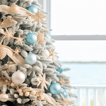beachy Christmas Tree decorating theme