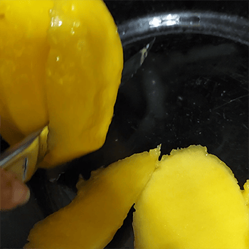 cutting delicious mango slices